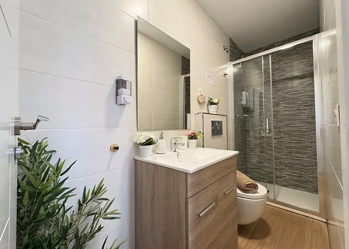 Duplex Huelin Ii & شقة