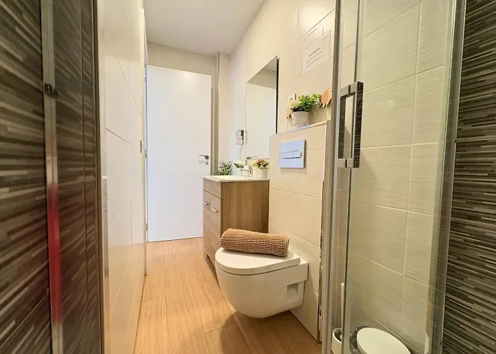Duplex Huelin Ii & شقة *
