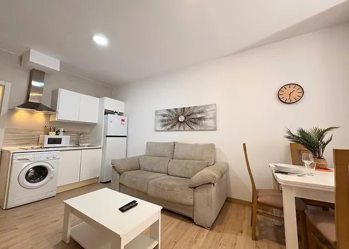 Duplex Huelin Ii & شقة *